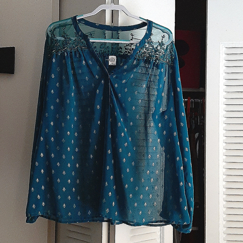 Women's turquoise shirt